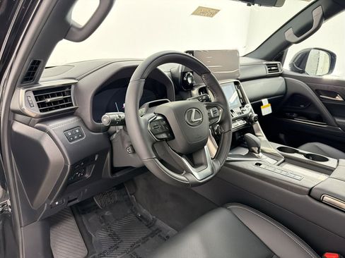 New 2026 Lexus LX 700h Luxury image 4