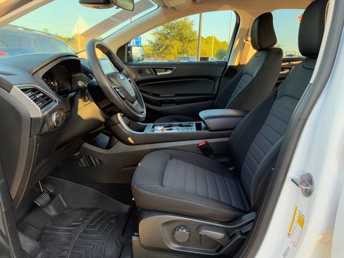 Used 2022 Ford Edge SE w/ Black Appearance Package image 10