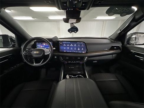 Certified 2025 Chevrolet Suburban High Country image 21