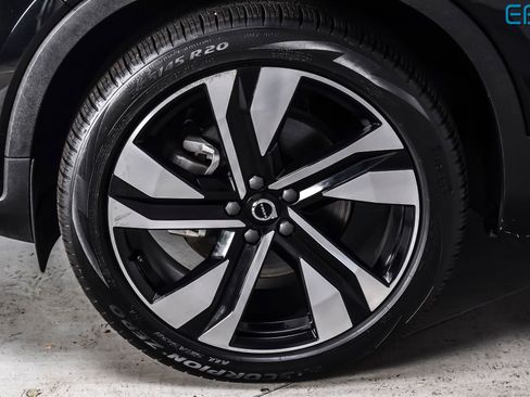 Used 2025 Volvo XC40 B5 Plus image 10