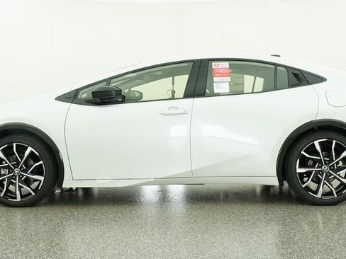 New 2026 Toyota Prius Plug-In Hybrid FWD image 19