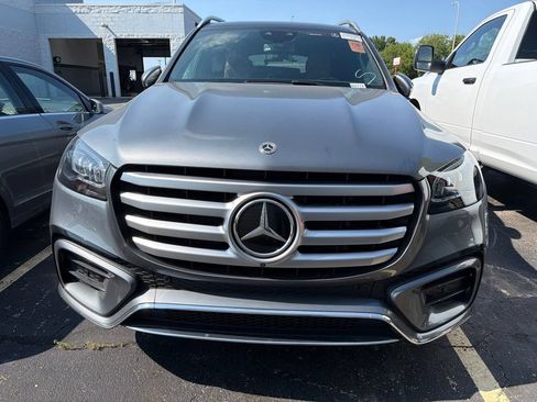 Used 2025 Mercedes-Benz GLS 450 4MATIC w/ AMG Line Exterior image 3