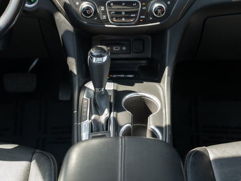 Used 2020 Chevrolet Equinox Premier FWD image 16