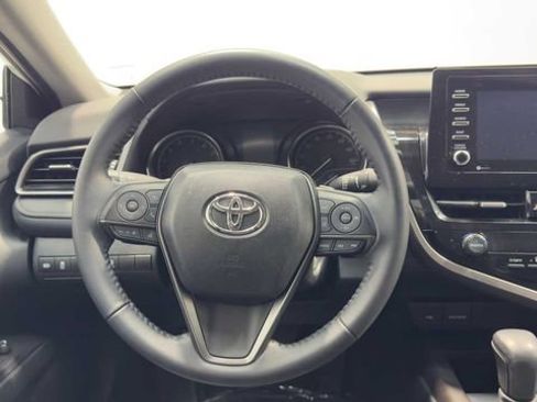 Used 2021 Toyota Camry SE FWD image 18