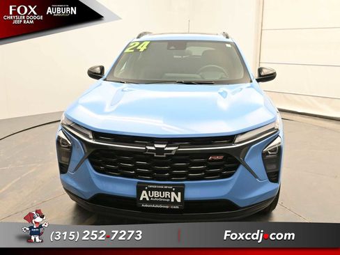 Used 2024 Chevrolet Trax RS w/ Sunroof Package image 3