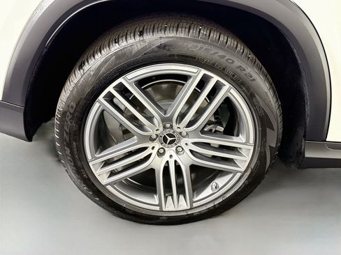 Used 2025 Mercedes-Benz GLS 450 4MATIC image 33