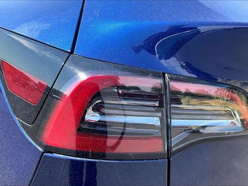 Used 2023 Tesla Model Y Long Range AWD/4WD image 30