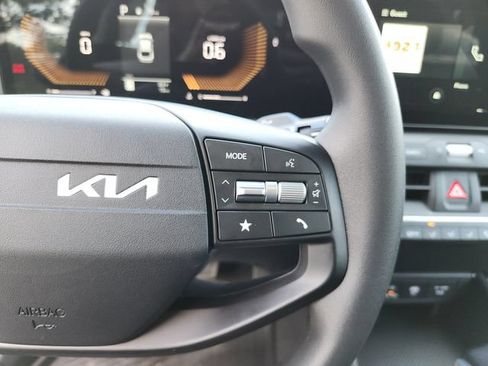 New 2026 Kia K4 FWD image 32