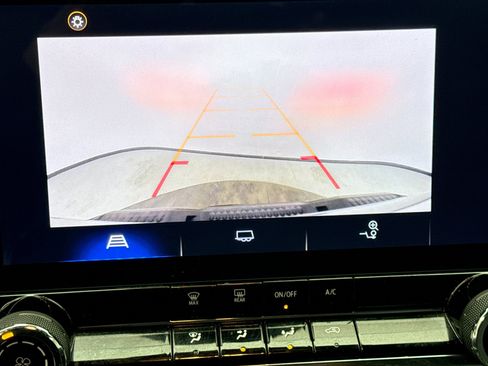 Used 2023 Chevrolet Colorado Trail Boss image 16