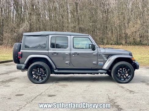 Used 2022 Jeep Wrangler Unlimited Sahara AWD/4WD image 8