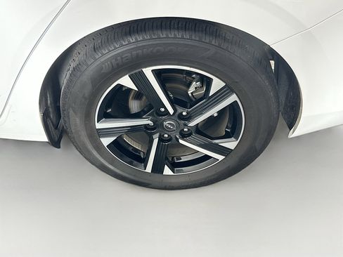 Used 2025 Nissan Sentra SV FWD image 11