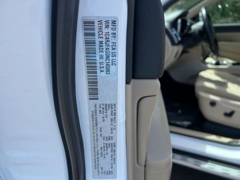 Used 2022 Jeep Grand Cherokee Laredo E AWD/4WD image 28