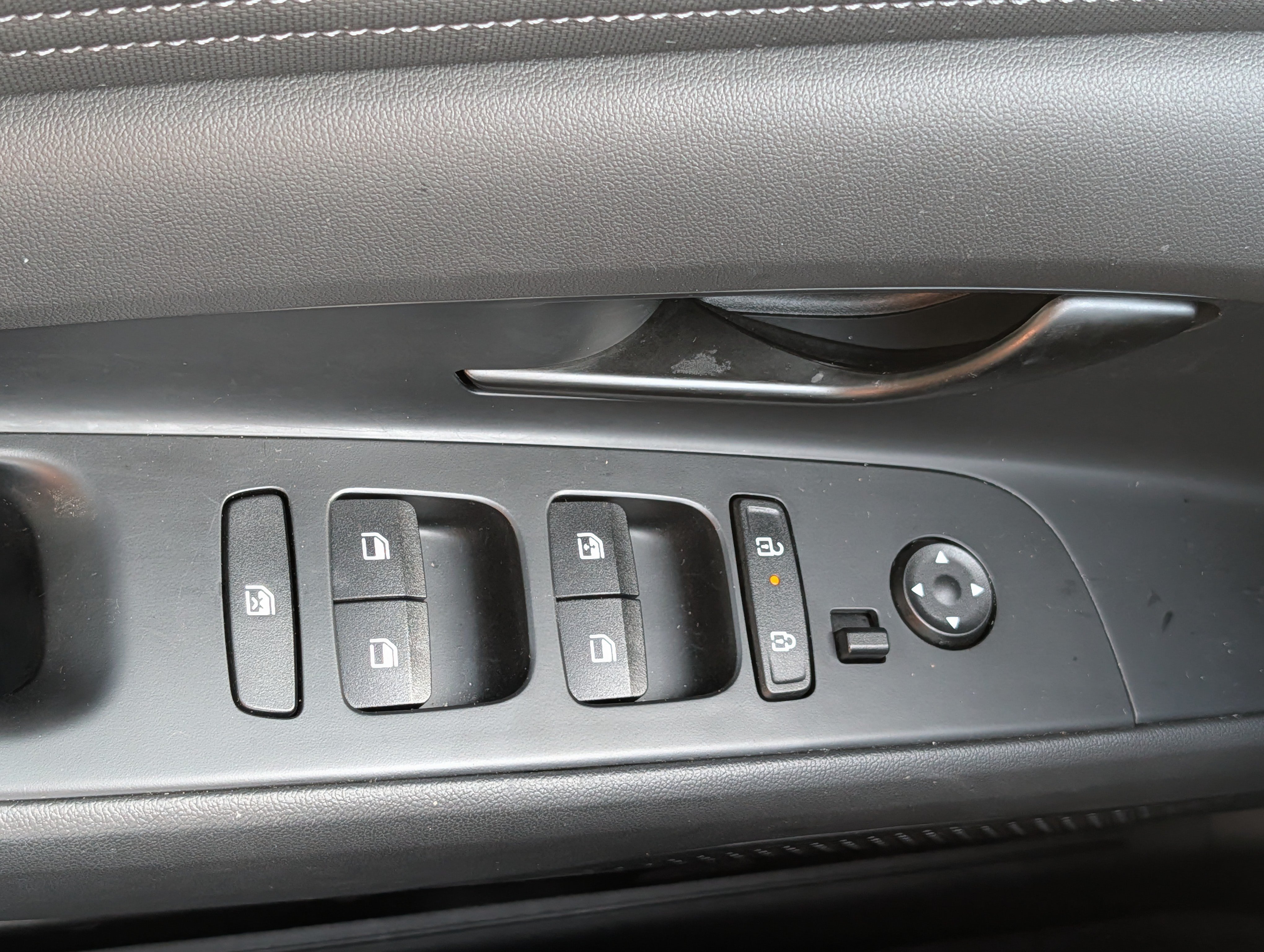 Certified 2025 Hyundai Elantra Sport FWD image 19