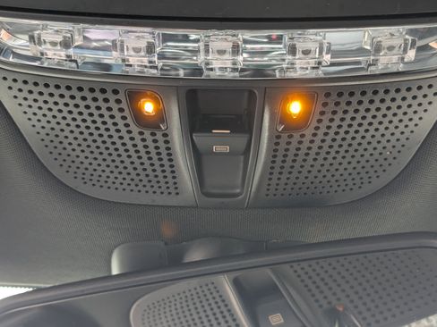 Used 2018 Mercedes-Benz GLC 300 4MATIC image 30