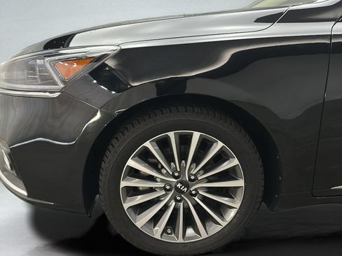 Used 2017 Kia Cadenza Premium FWD image 9