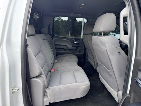 Used 2018 Chevrolet Silverado 1500 Custom w/ Custom Value Package AWD/4WD image 29