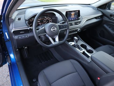 New 2025 Nissan Altima 2.5 SV image 17