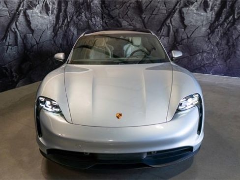 Used 2021 Porsche Taycan image 18