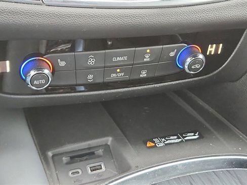 Used 2022 Buick Enclave Essence w/ Experience Buick Package image 23