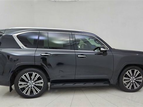 Used 2024 Lexus LX 600 4WD w/ Luxury Package image 6