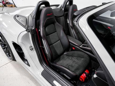 Used 2022 Porsche 718 Boxster Spyder RWD image 25