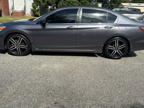 Used 2017 Honda Accord Sport image 8
