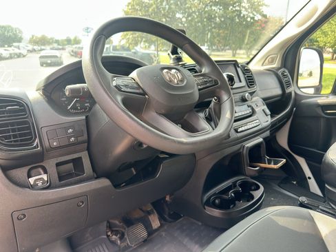 Used 2025 RAM ProMaster 2500 w/ Convenience Group FWD image 18