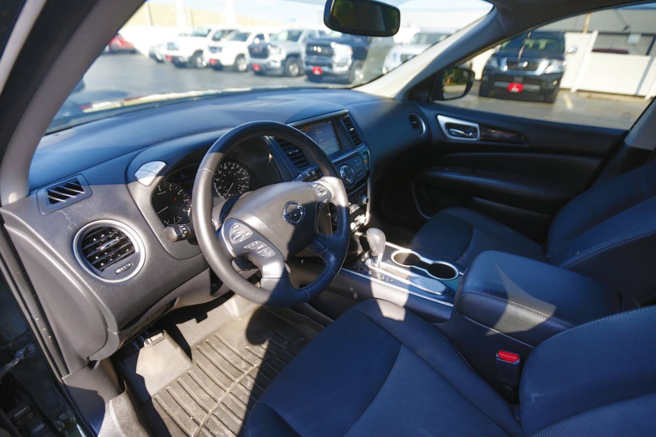 Used 2020 Nissan Pathfinder SV FWD image 4