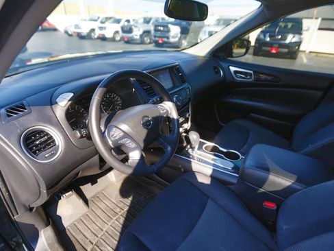 Used 2020 Nissan Pathfinder SV FWD image 4