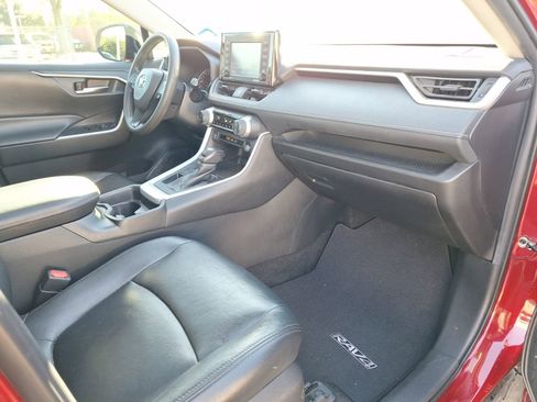 Used 2020 Toyota RAV4 XLE image 34