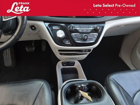 Used 2017 Chrysler Pacifica Touring-L Plus image 19