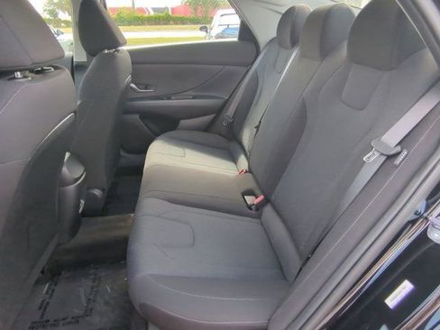 Used 2025 Hyundai Elantra SE FWD image 11