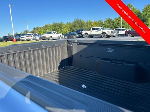 Used 2025 Toyota Tacoma SR5 AWD/4WD image 5