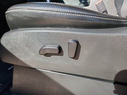 Used 2023 Nissan Frontier SV w/ SV Premium Package image 12