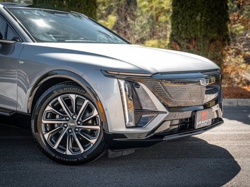 Used 2024 Cadillac Lyriq Sport image 5