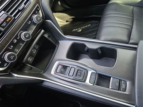 Used 2022 Honda Accord Touring image 25