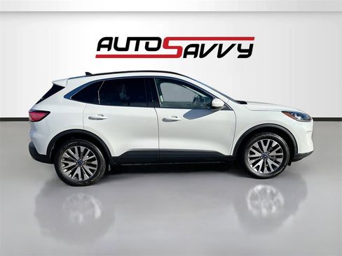 Used 2022 Ford Escape Titanium w/ Class II Trailer Tow Package image 8