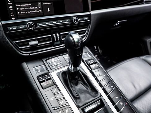 Used 2021 Porsche Macan S AWD/4WD image 32