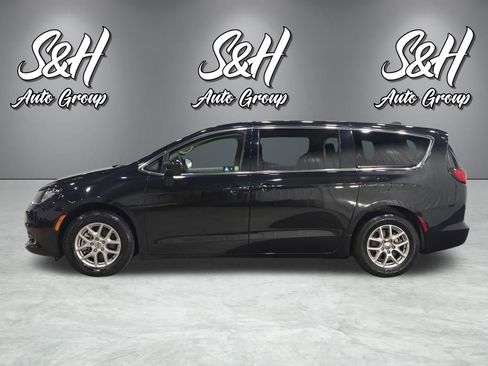 Used 2023 Chrysler Voyager LX FWD image 14