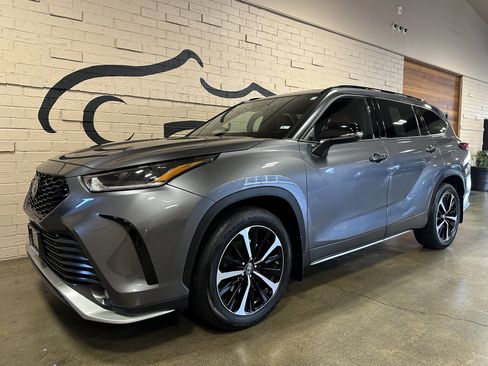Used 2021 Toyota Highlander XSE image 8