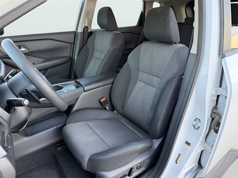 Used 2024 Nissan Rogue SV image 13