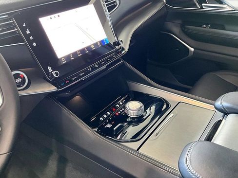 Used 2024 Jeep Wagoneer Series II image 11