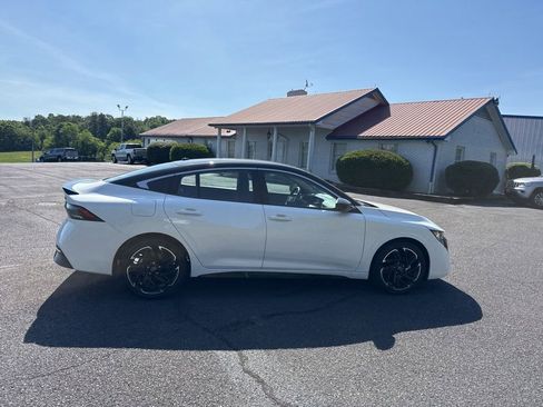 Used 2026 Nissan Sentra SR w/ Floor Mat Package FWD image 11