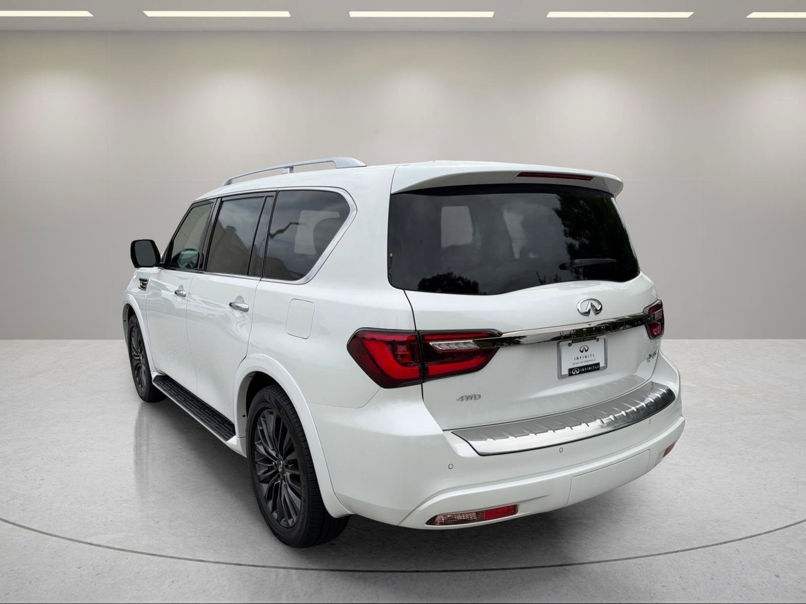 Used 2023 INFINITI QX80 Premium Select w/ Cargo Package AWD/4WD image 3