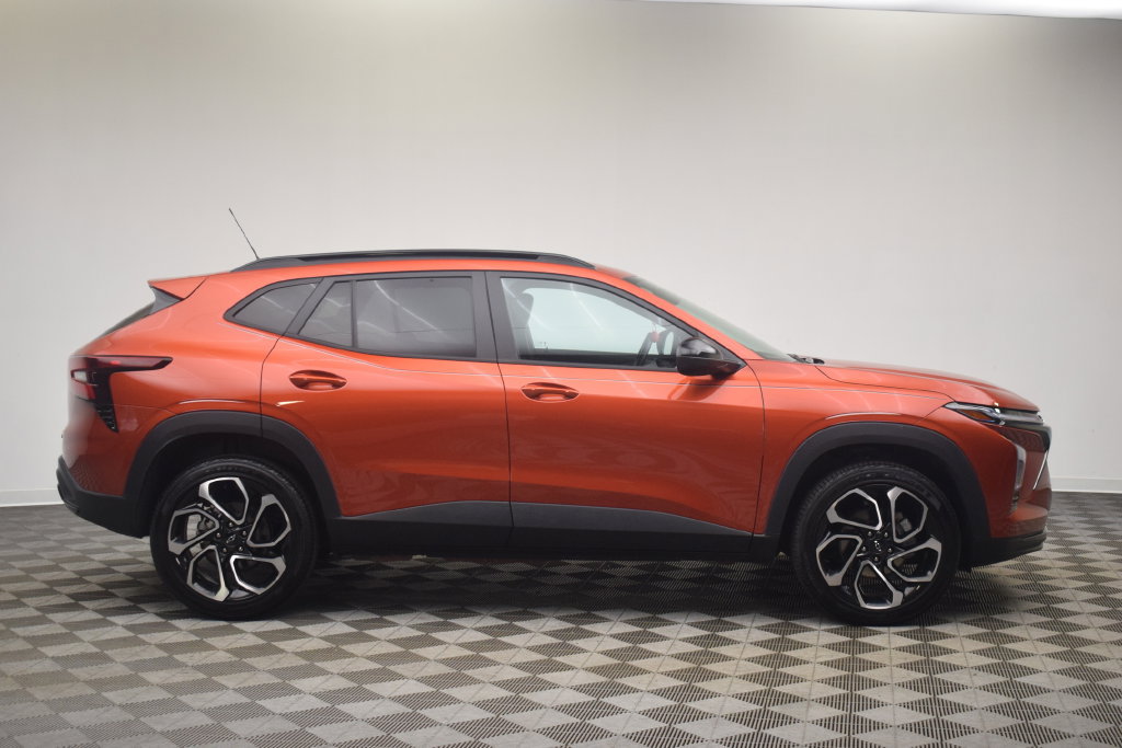 Used 2024 Chevrolet Trax RS w/ Driver Confidence Package FWD image 9