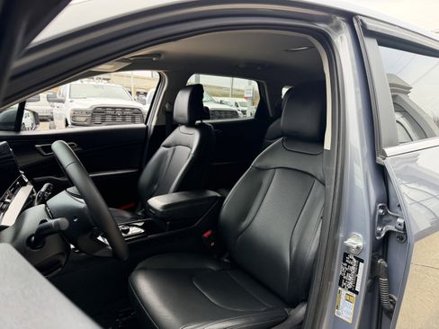 Used 2023 Kia Sportage EX image 29