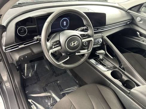 Used 2025 Hyundai Elantra SEL FWD image 23