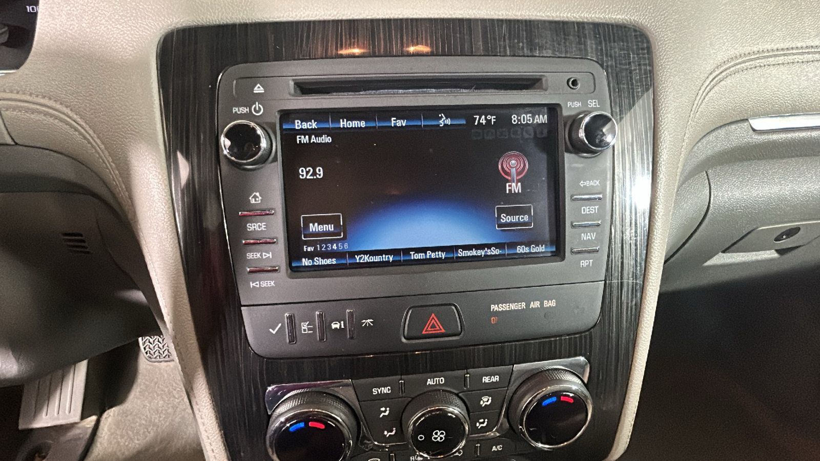 Used 2017 Chevrolet Traverse LT AWD/4WD image 24
