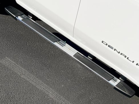 Used 2025 GMC Sierra 2500 Denali image 17