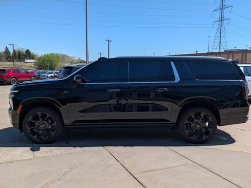 New 2026 Chevrolet Suburban High Country AWD/4WD image 4